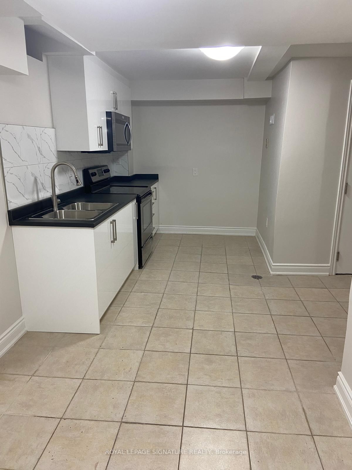 3163 Galbraith Drive, Mississauga, ON - Indoor Photo Showing Kitchen With Double Sink