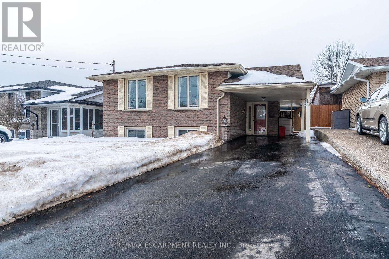 19 Valery Court, Hamilton, ON - Outdoor