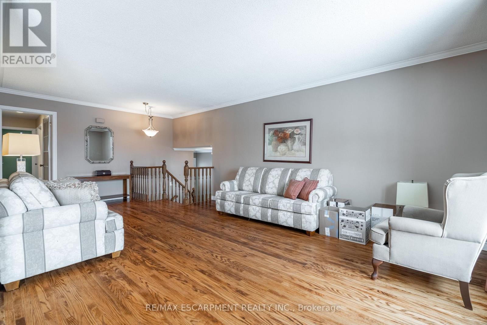 19 Valery Court, Hamilton, ON - Indoor Photo Showing Living Room