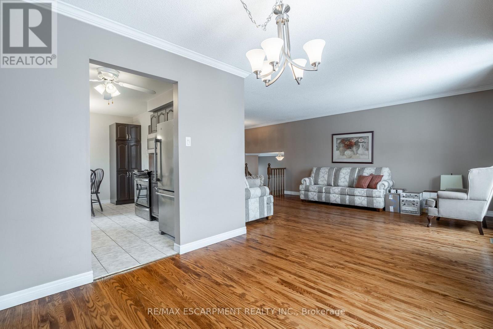 19 Valery Court, Hamilton, ON - Indoor