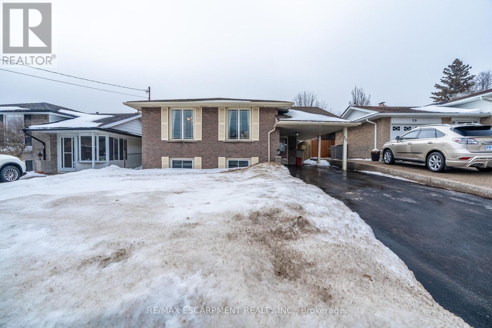 19 Valery Court, Hamilton, ON - Outdoor