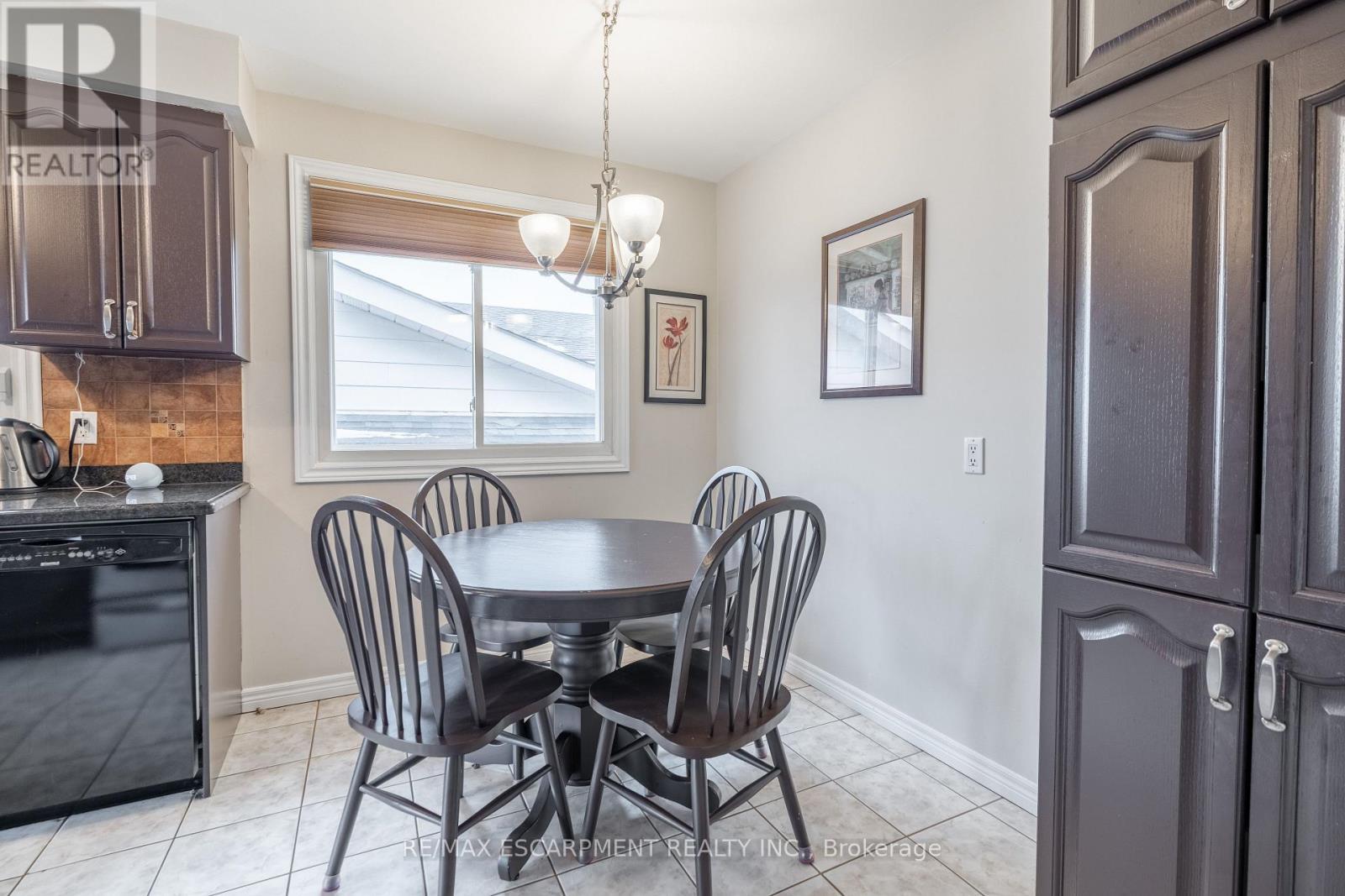 19 Valery Court, Hamilton, ON - Indoor Photo Showing Dining Room