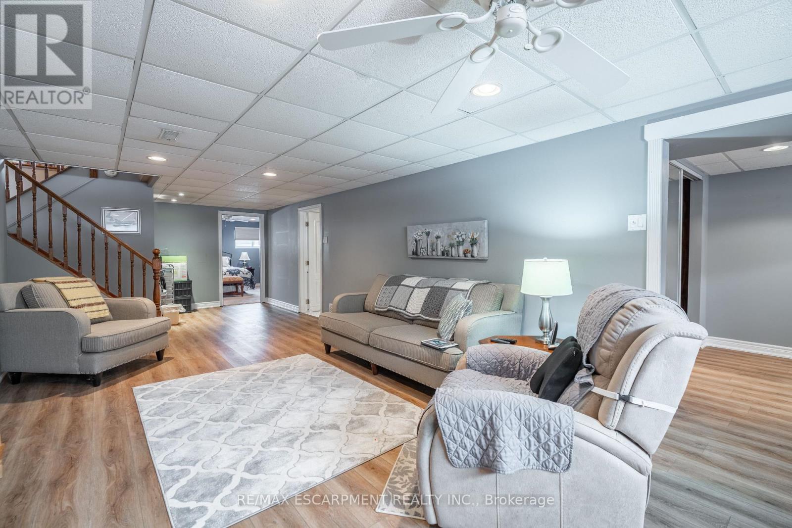 19 Valery Court, Hamilton, ON - Indoor Photo Showing Living Room