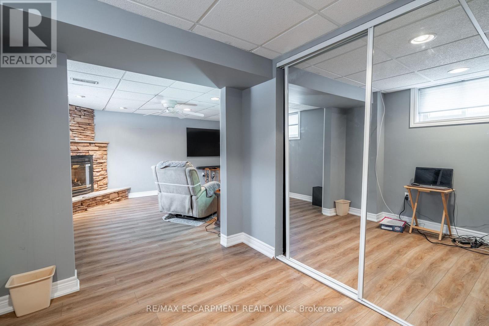 19 Valery Court, Hamilton, ON - Indoor