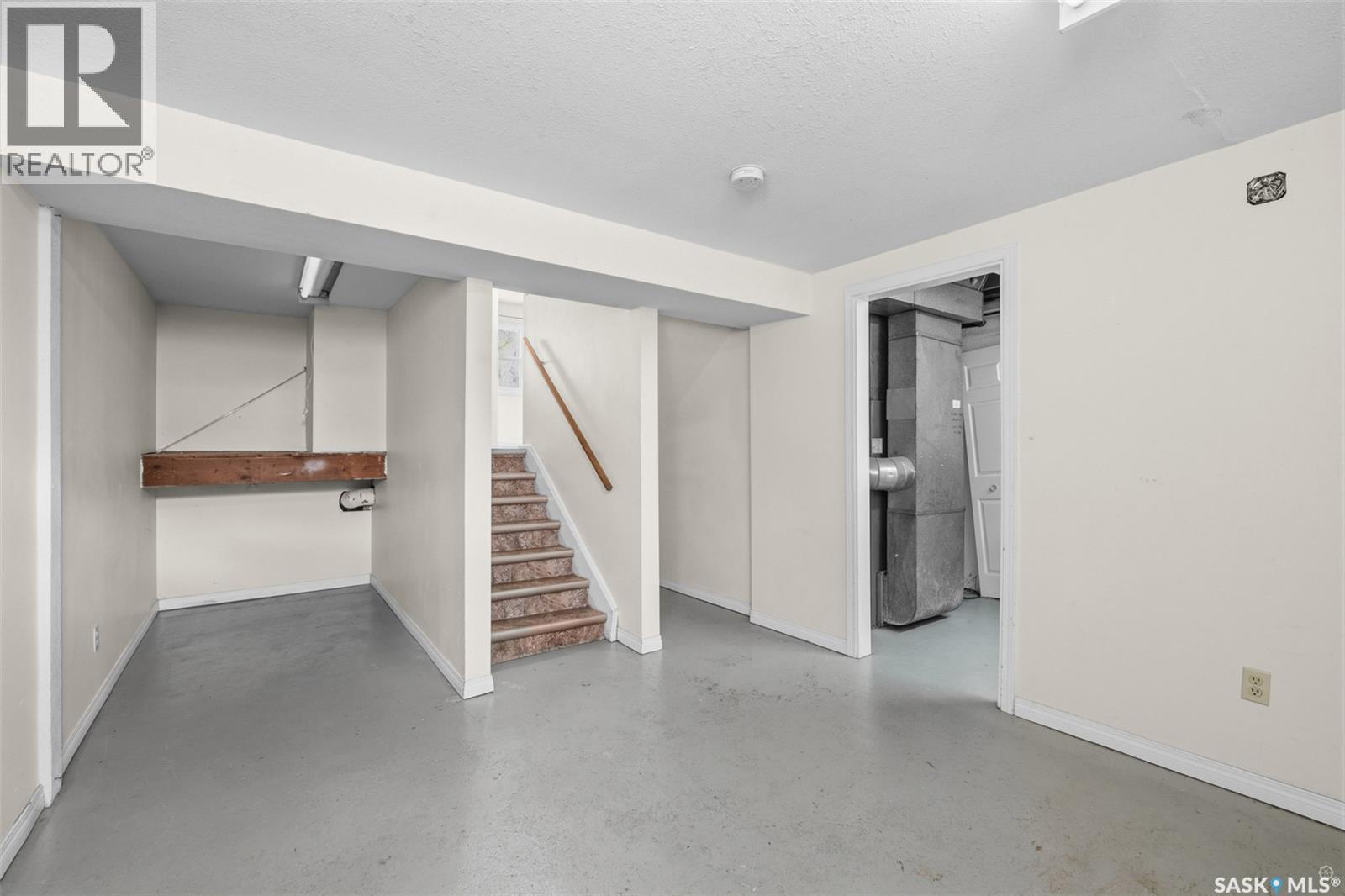 824-826 28Th Street E, Prince Albert, SK - Indoor