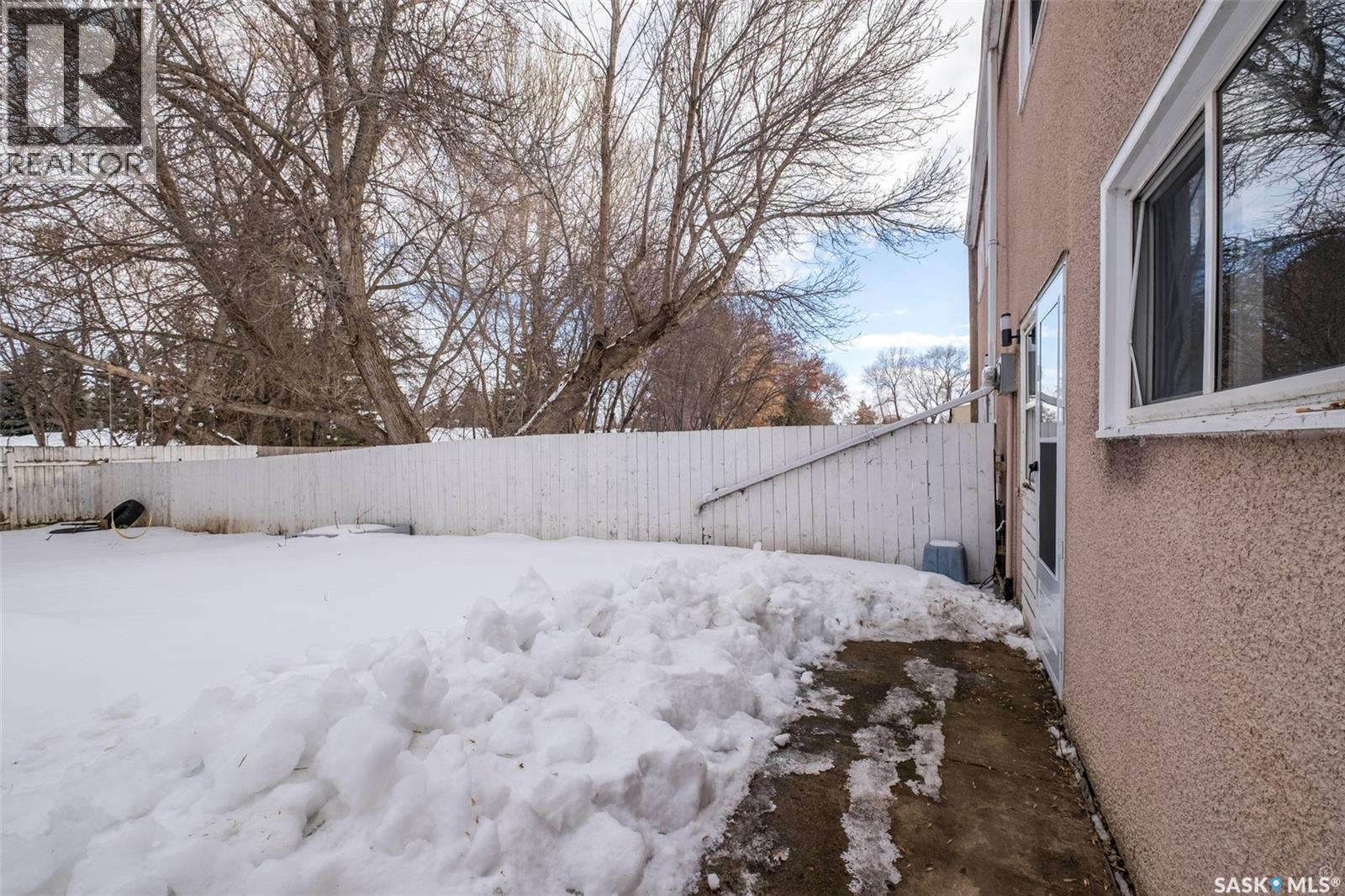 824-826 28Th Street E, Prince Albert, SK - Outdoor