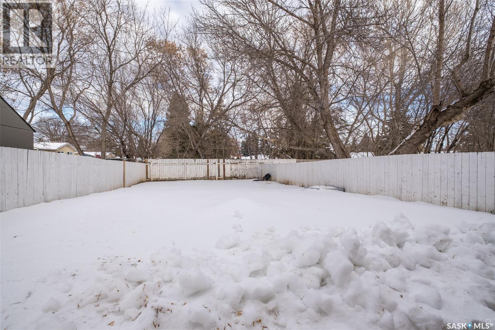 824-826 28Th Street E, Prince Albert, SK - Outdoor