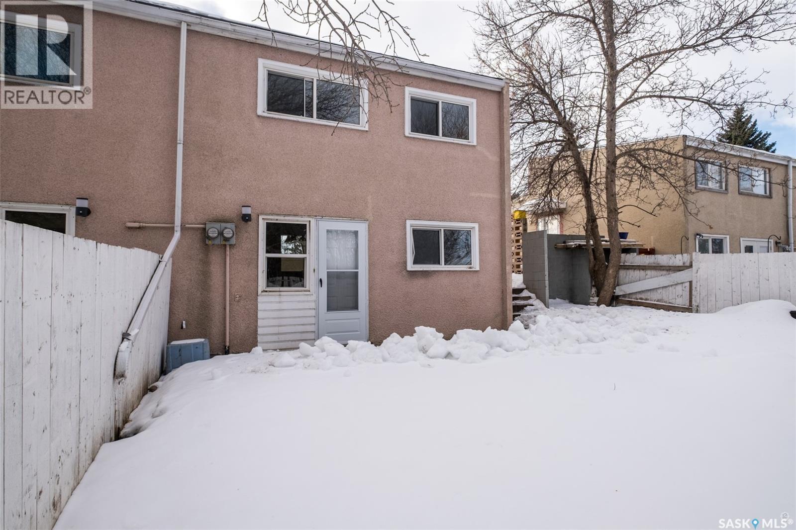 824-826 28Th Street E, Prince Albert, SK - Outdoor