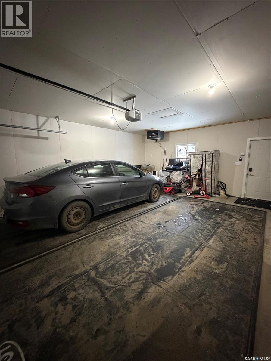 414 Ells Way, Saskatoon, SK - Indoor Photo Showing Garage