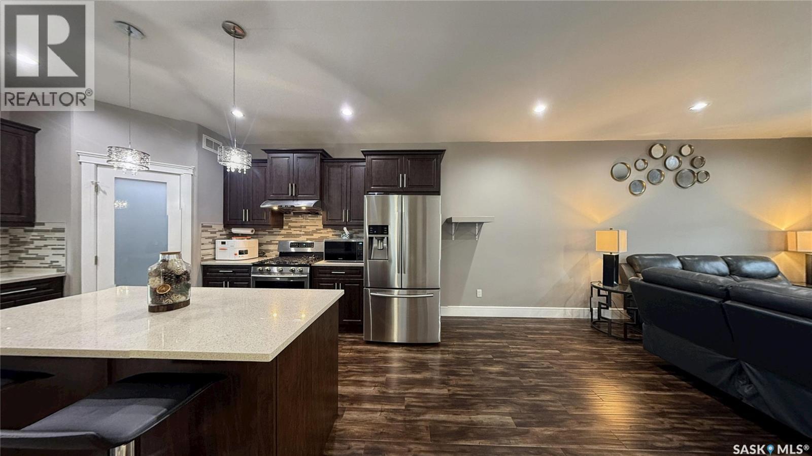 414 Ells Way, Saskatoon, SK - Indoor Photo Showing Kitchen With Stainless Steel Kitchen With Upgraded Kitchen