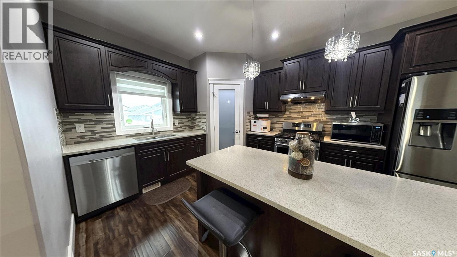 414 Ells Way, Saskatoon, SK - Indoor Photo Showing Kitchen With Stainless Steel Kitchen With Double Sink With Upgraded Kitchen
