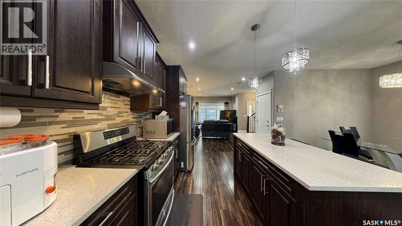 414 Ells Way, Saskatoon, SK - Indoor Photo Showing Kitchen With Upgraded Kitchen