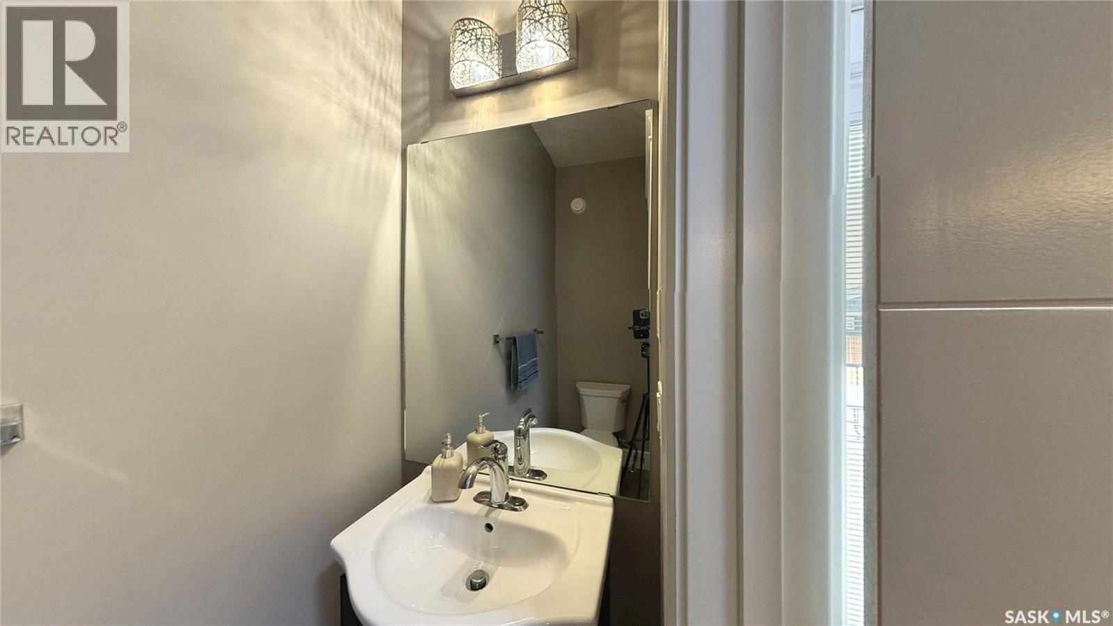 414 Ells Way, Saskatoon, SK - Indoor Photo Showing Bathroom