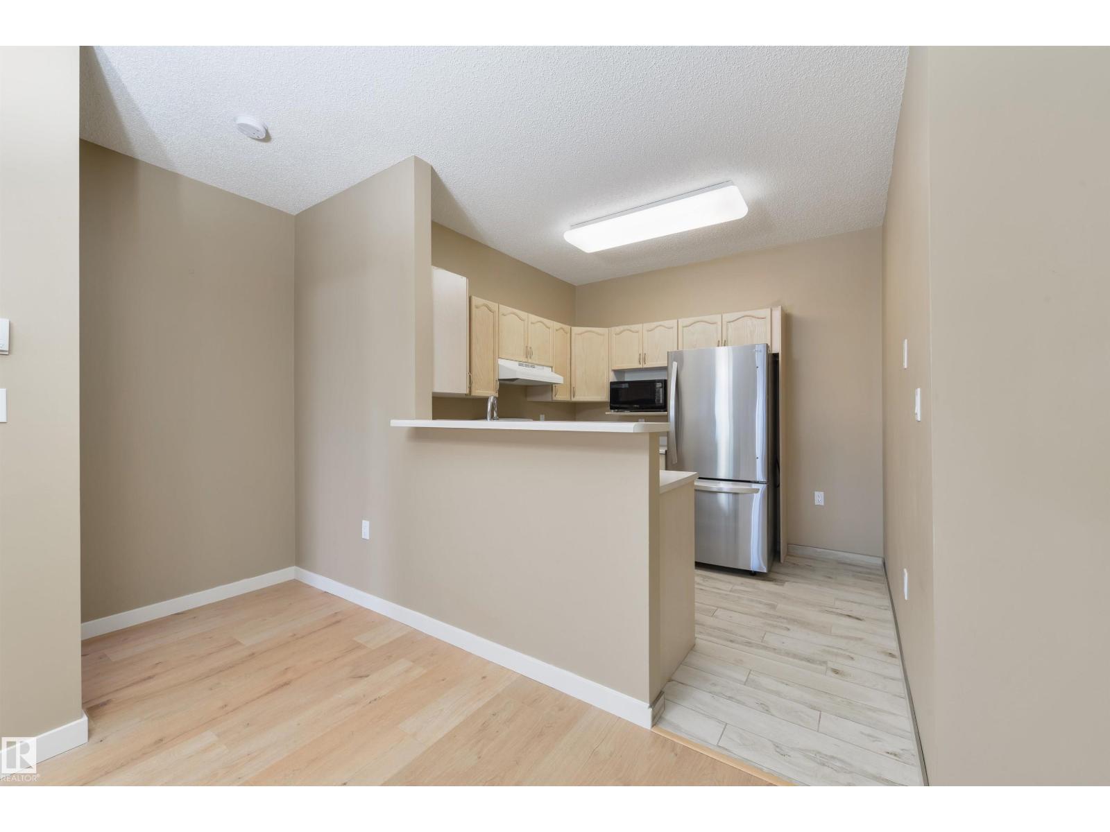 #232 15499 Castle Downs Rd Nw, Edmonton, AB - Indoor Photo Showing Kitchen