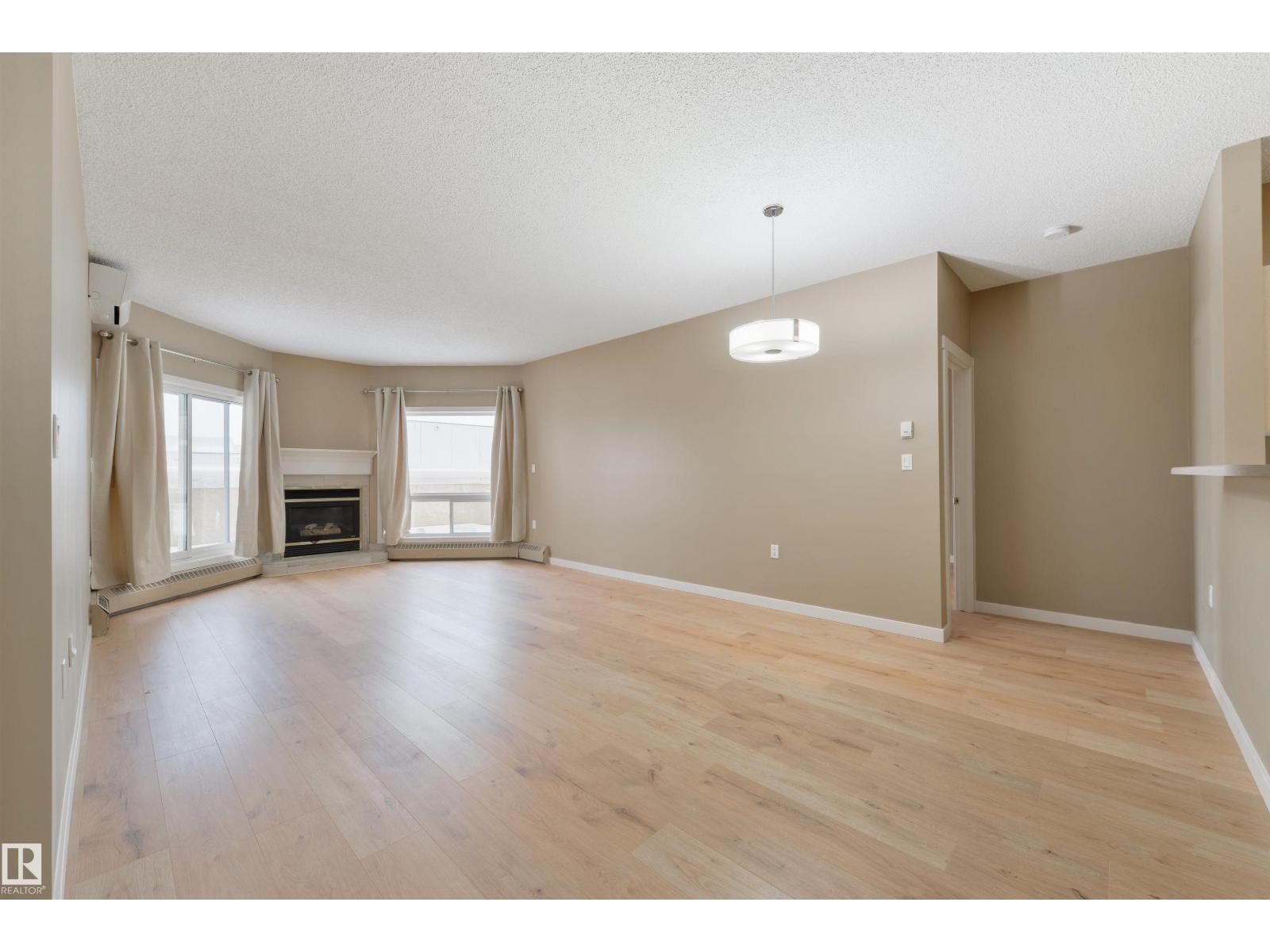 #232 15499 Castle Downs Rd Nw, Edmonton, AB - Indoor Photo Showing Living Room With Fireplace