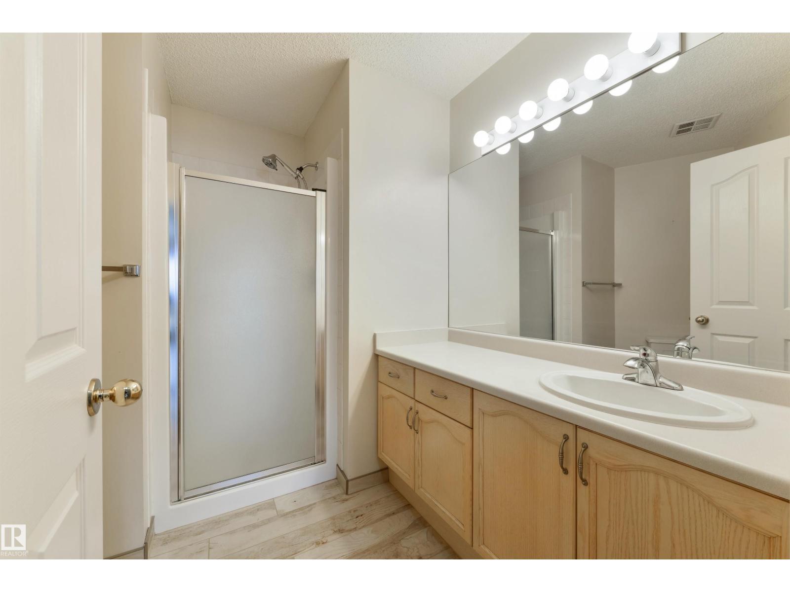 #232 15499 Castle Downs Rd Nw, Edmonton, AB - Indoor Photo Showing Bathroom