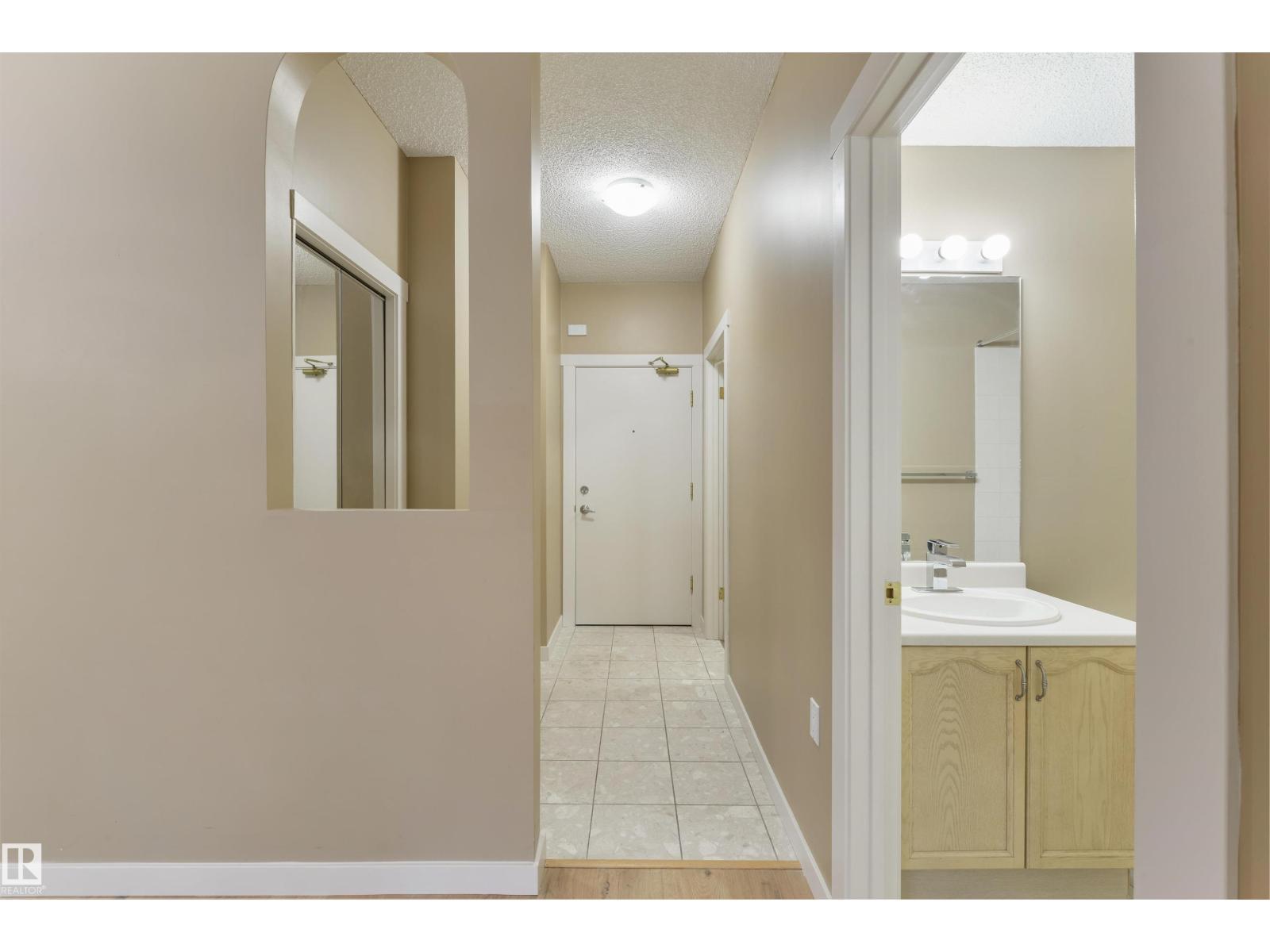 #232 15499 Castle Downs Rd Nw, Edmonton, AB - Indoor