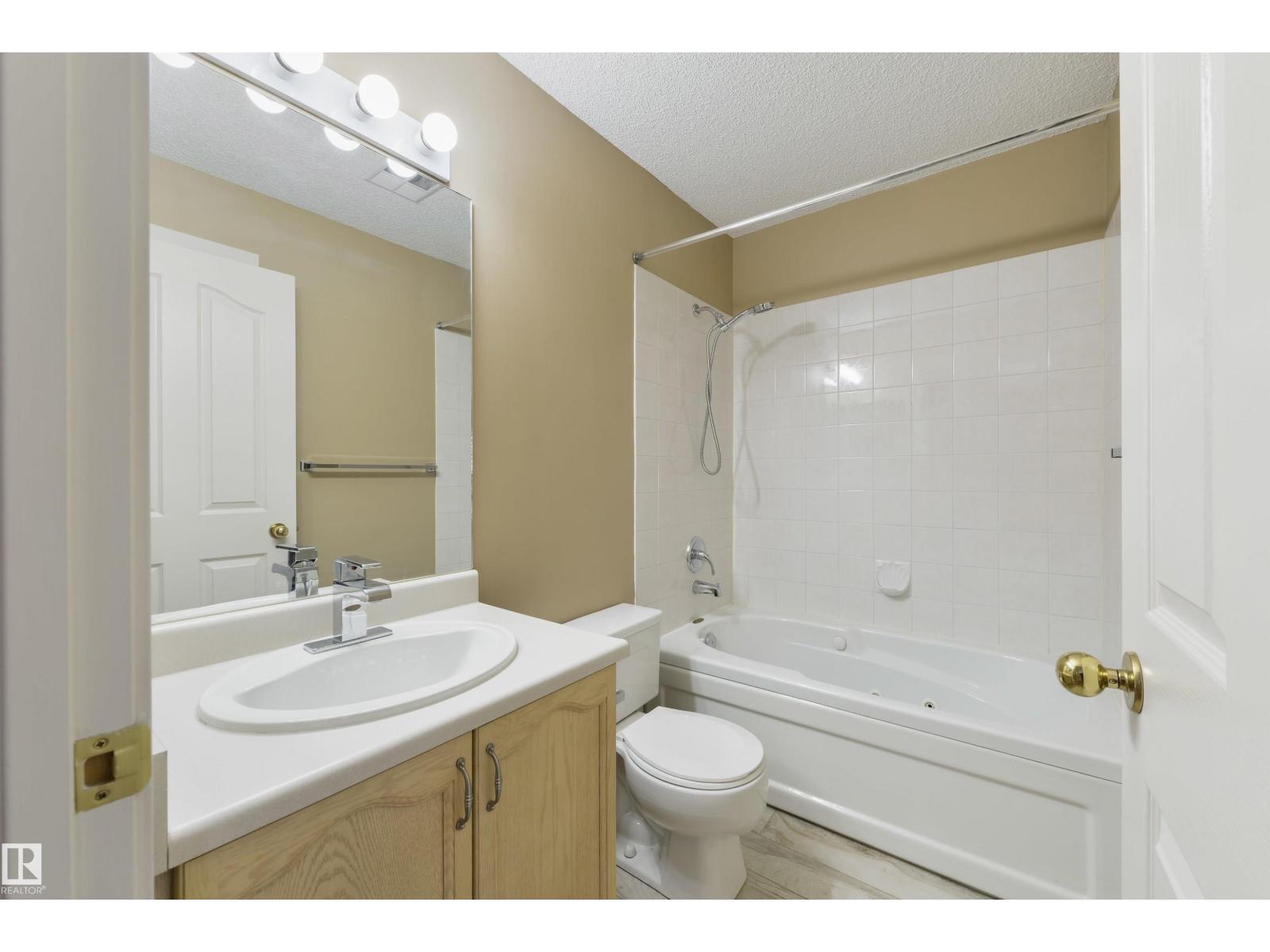 #232 15499 Castle Downs Rd Nw, Edmonton, AB - Indoor Photo Showing Bathroom