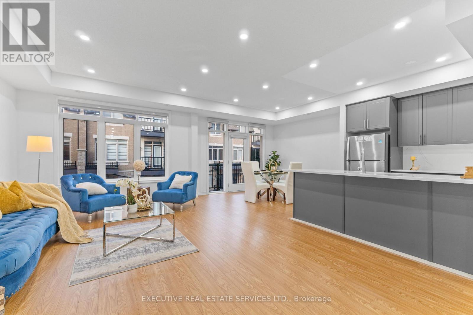 13 Ormand Terrace, Caledon, ON - Indoor Photo Showing Living Room