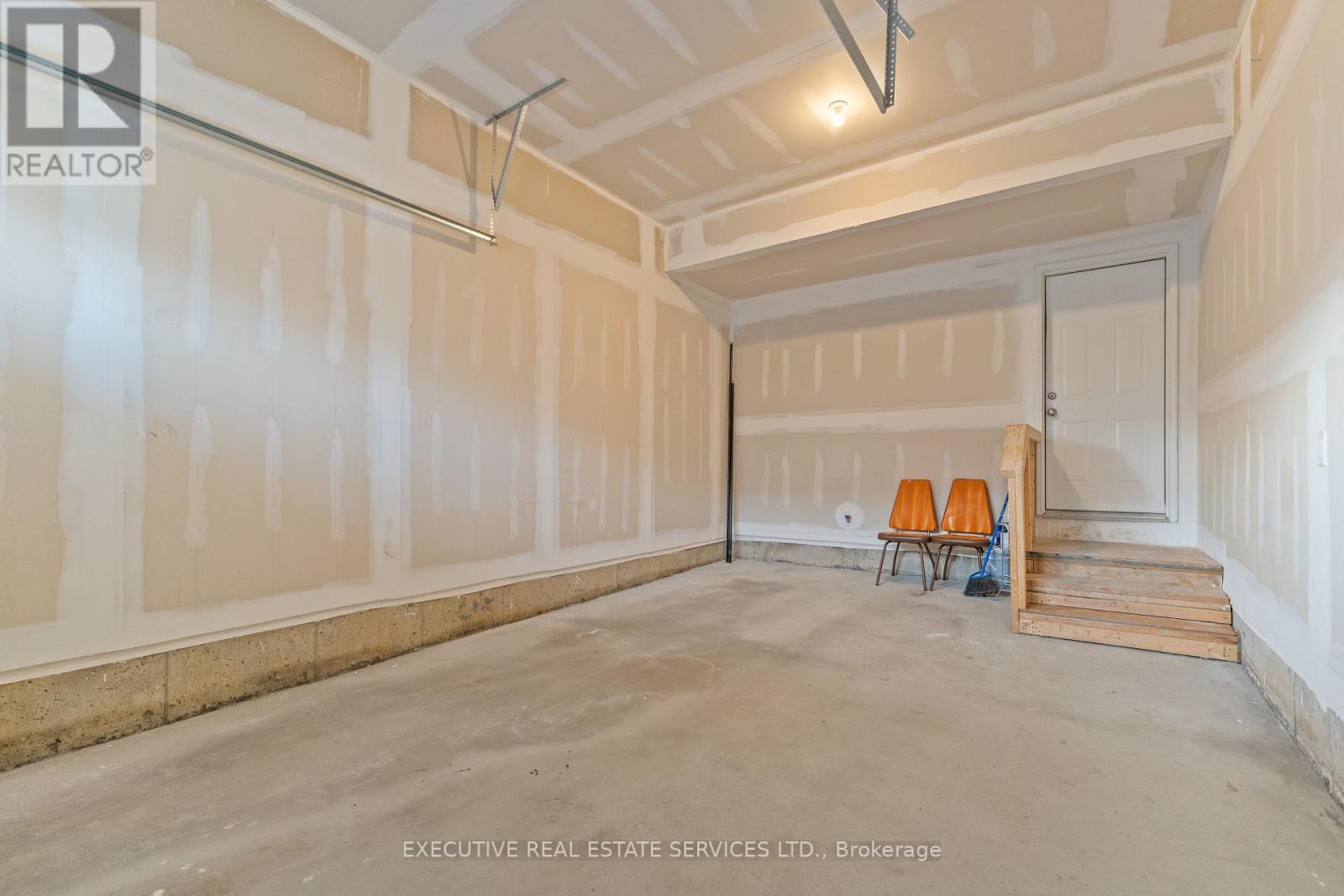 13 Ormand Terrace, Caledon, ON - Indoor Photo Showing Other Room