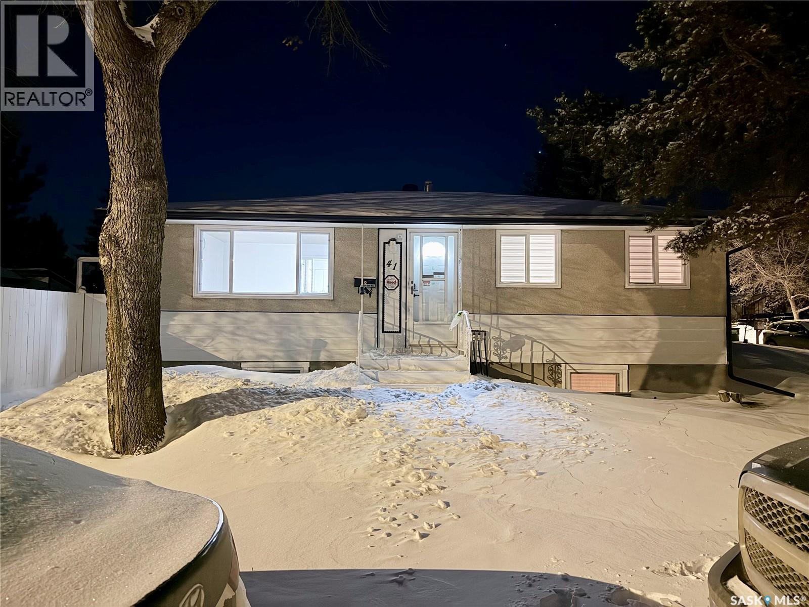 41 Cartier Crescent, Saskatoon, SK - Outdoor