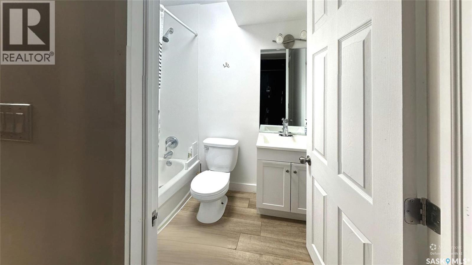 41 Cartier Crescent, Saskatoon, SK - Indoor Photo Showing Bathroom