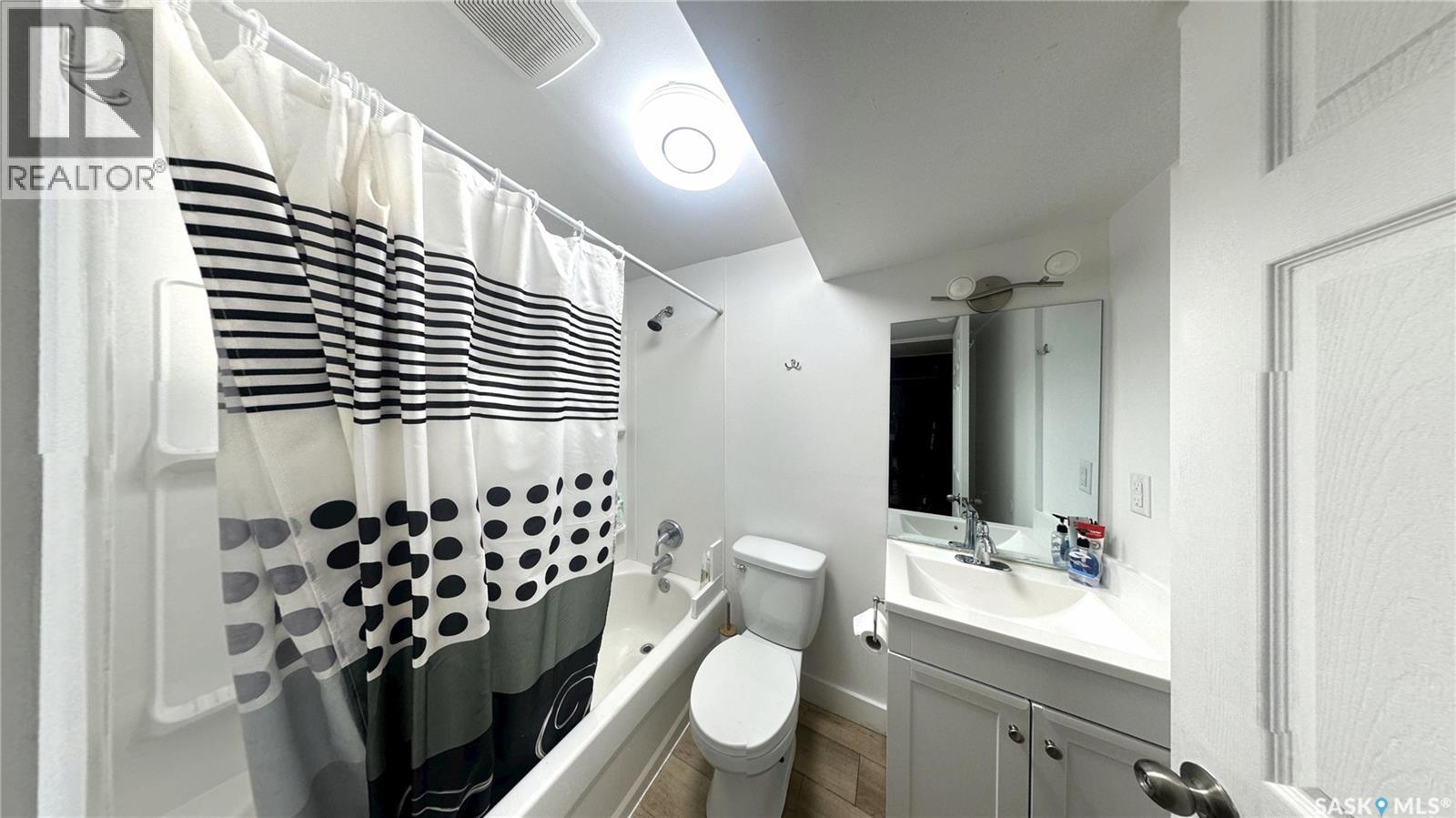 41 Cartier Crescent, Saskatoon, SK - Indoor Photo Showing Bathroom