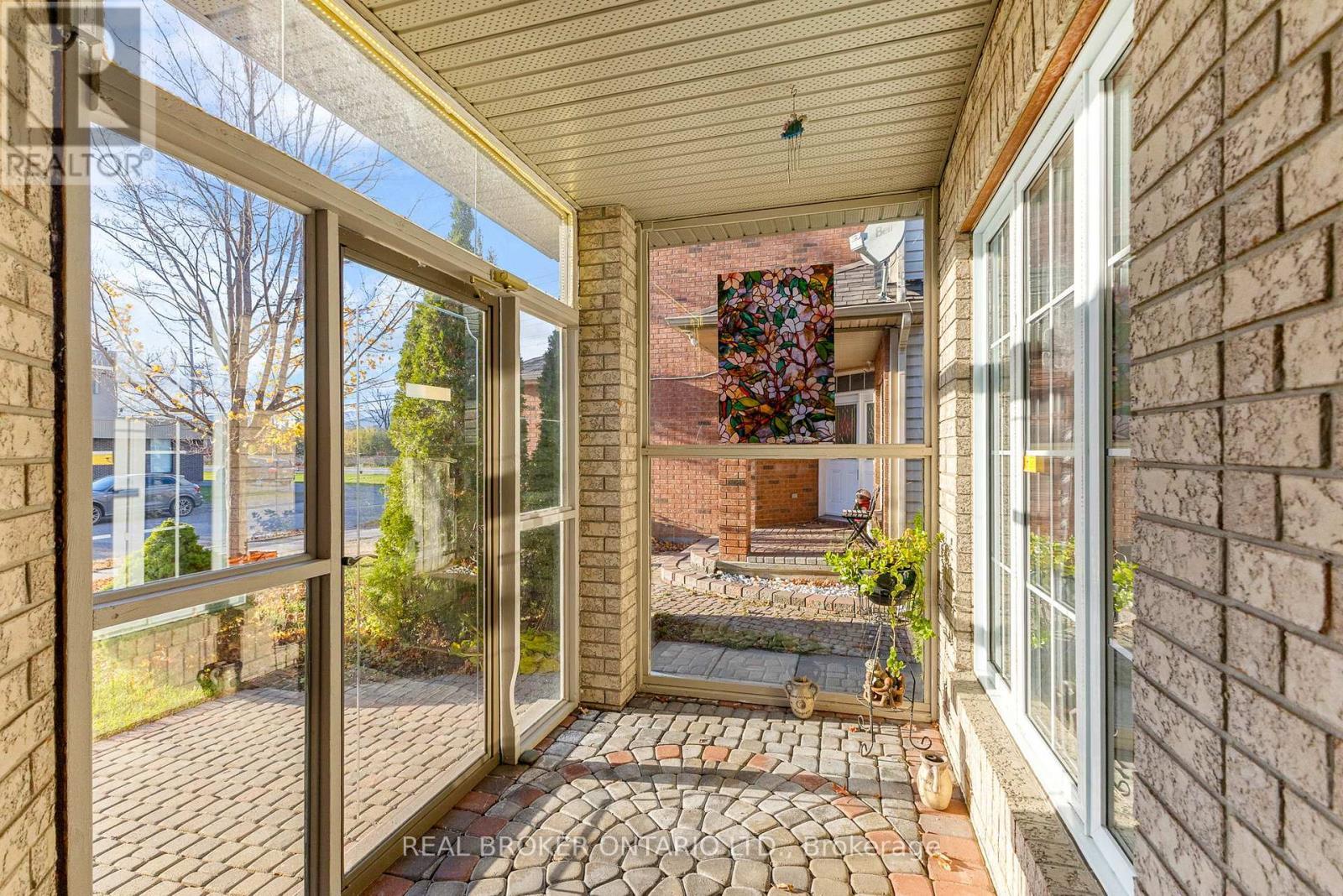 Enclosed front porch - 2014 Jasper Avenue, Ottawa, ON - Outdoor With Exterior