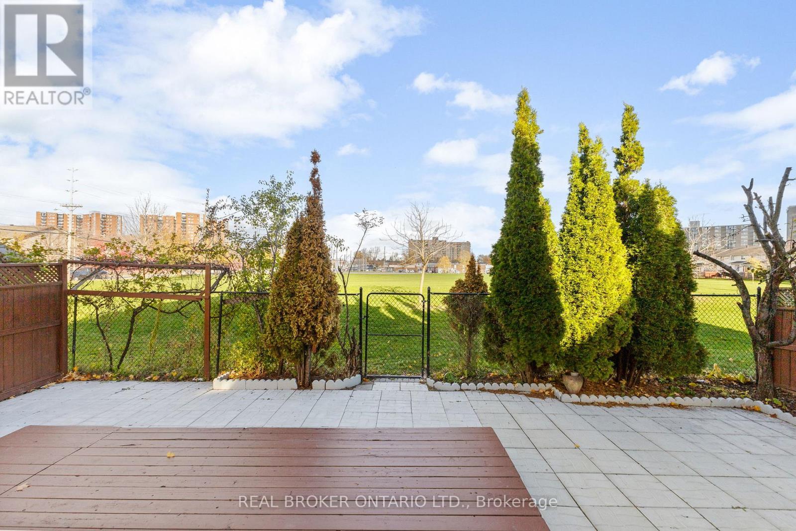 Private rear access to Walkley-Albion Park - 2014 Jasper Avenue, Ottawa, ON - Outdoor