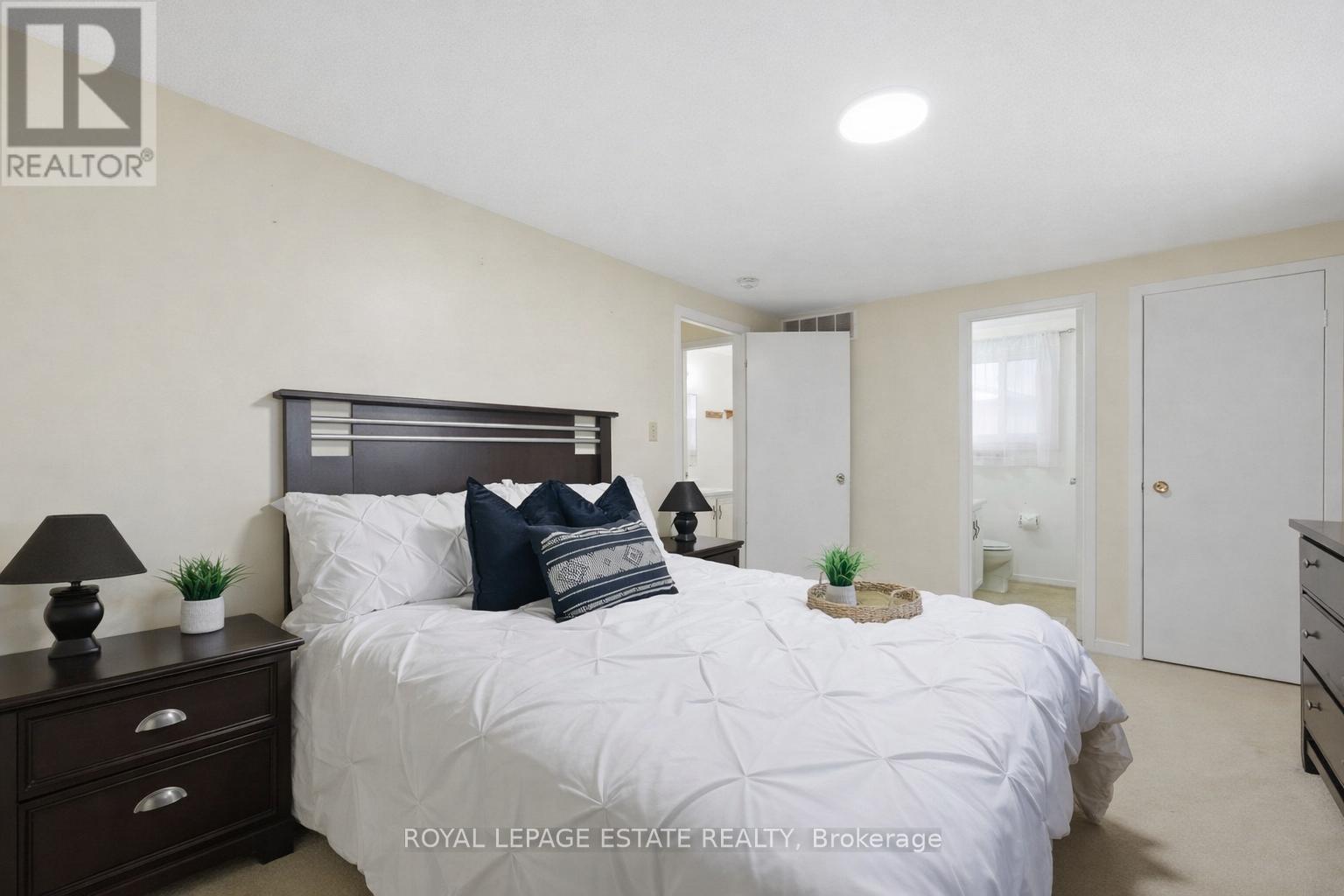 253 Michael Boulevard, Whitby, ON - Indoor Photo Showing Bedroom