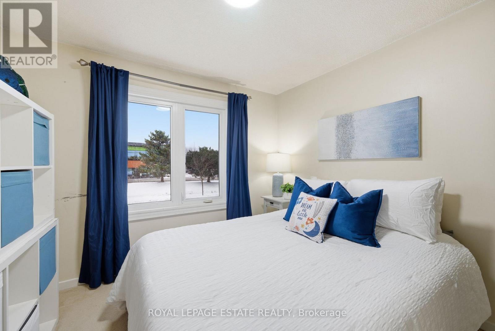 253 Michael Boulevard, Whitby, ON - Indoor Photo Showing Bedroom