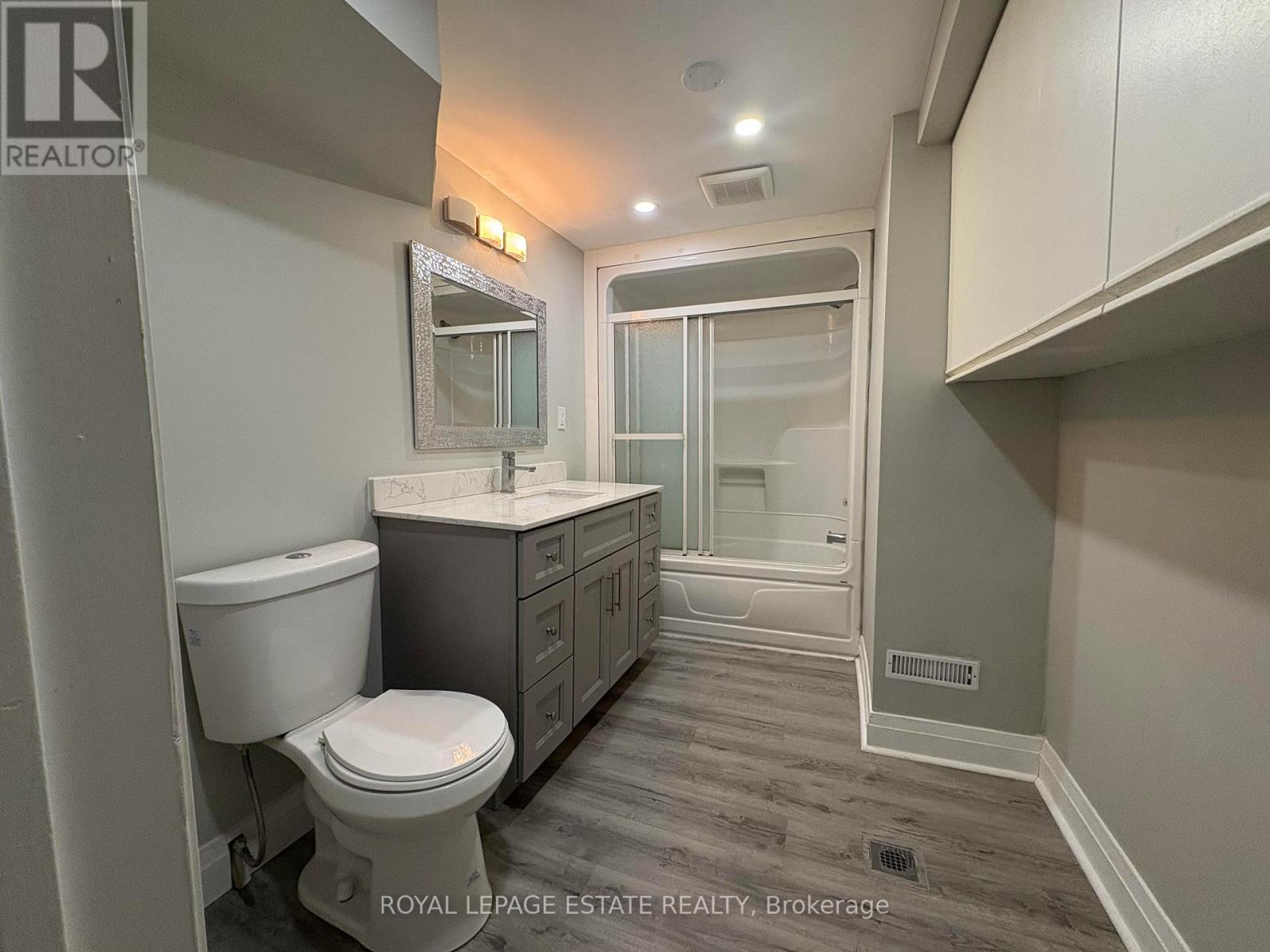 253 Michael Boulevard, Whitby, ON - Indoor Photo Showing Bathroom