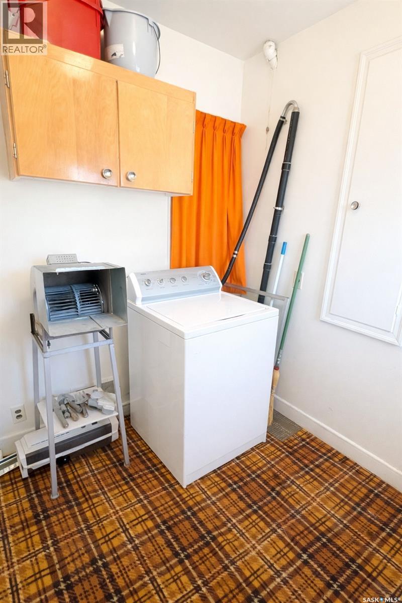 6366 Queens Avenue, Gull Lake, SK - Indoor Photo Showing Laundry Room