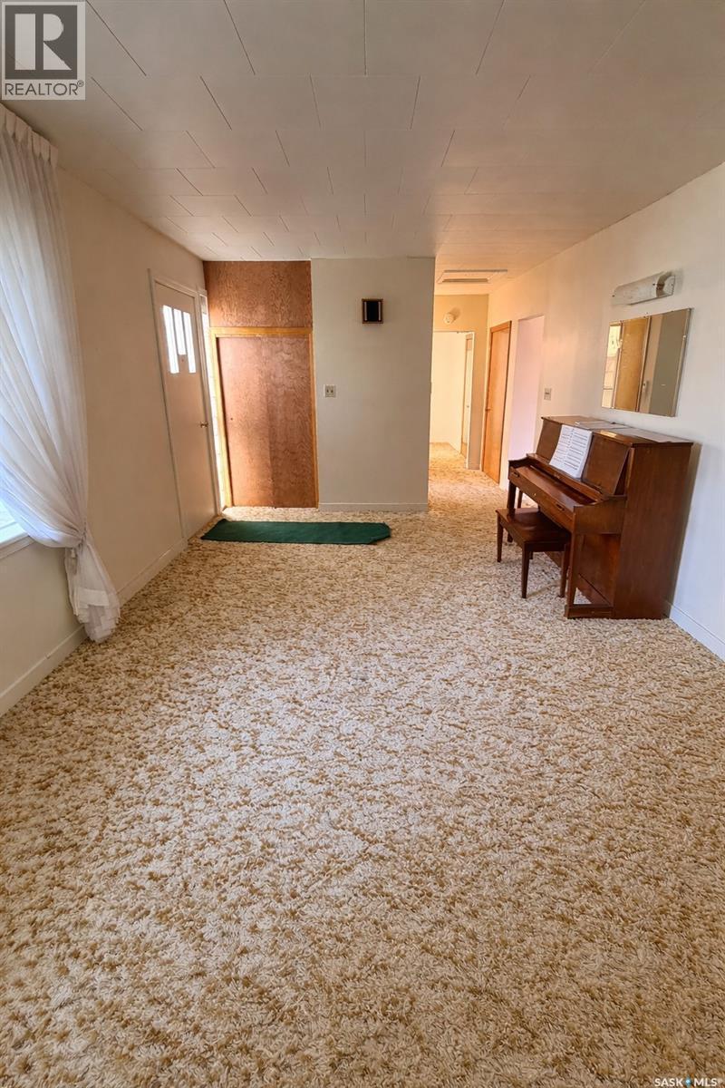 6366 Queens Avenue, Gull Lake, SK - Indoor Photo Showing Other Room