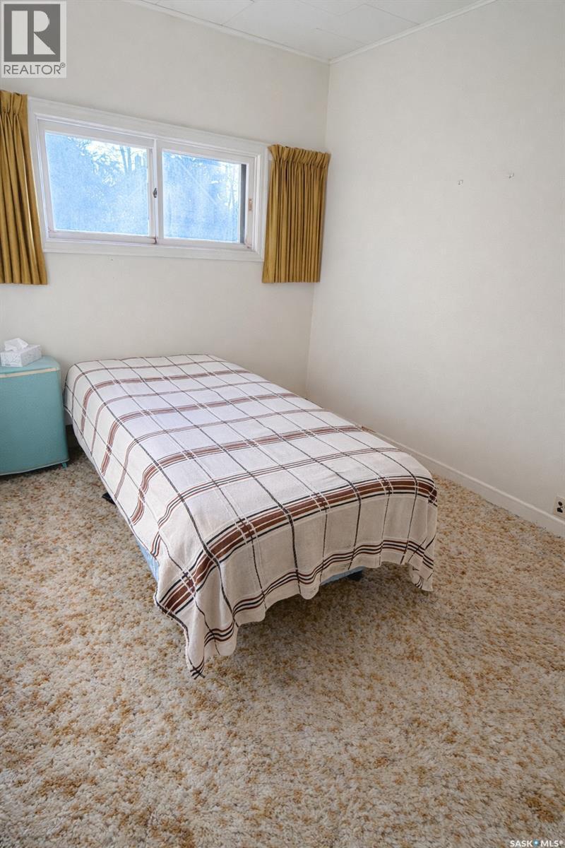 6366 Queens Avenue, Gull Lake, SK - Indoor Photo Showing Bedroom