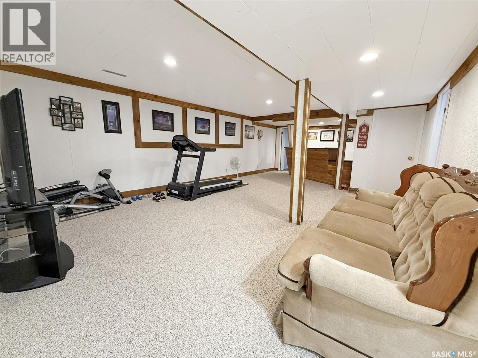 1102 Golden Place, Swift Current, SK - Indoor Photo Showing Basement