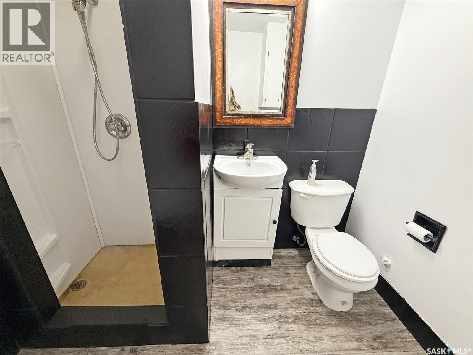 1102 Golden Place, Swift Current, SK - Indoor Photo Showing Bathroom