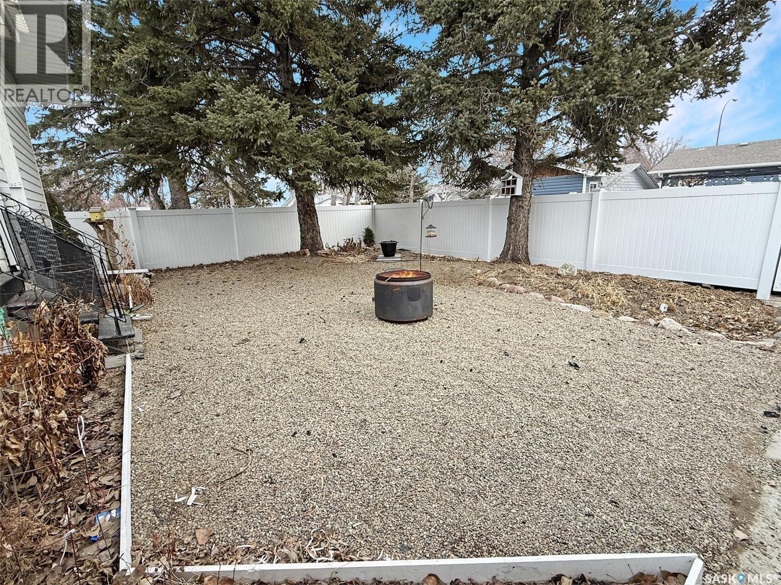 1102 Golden Place, Swift Current, SK - Outdoor