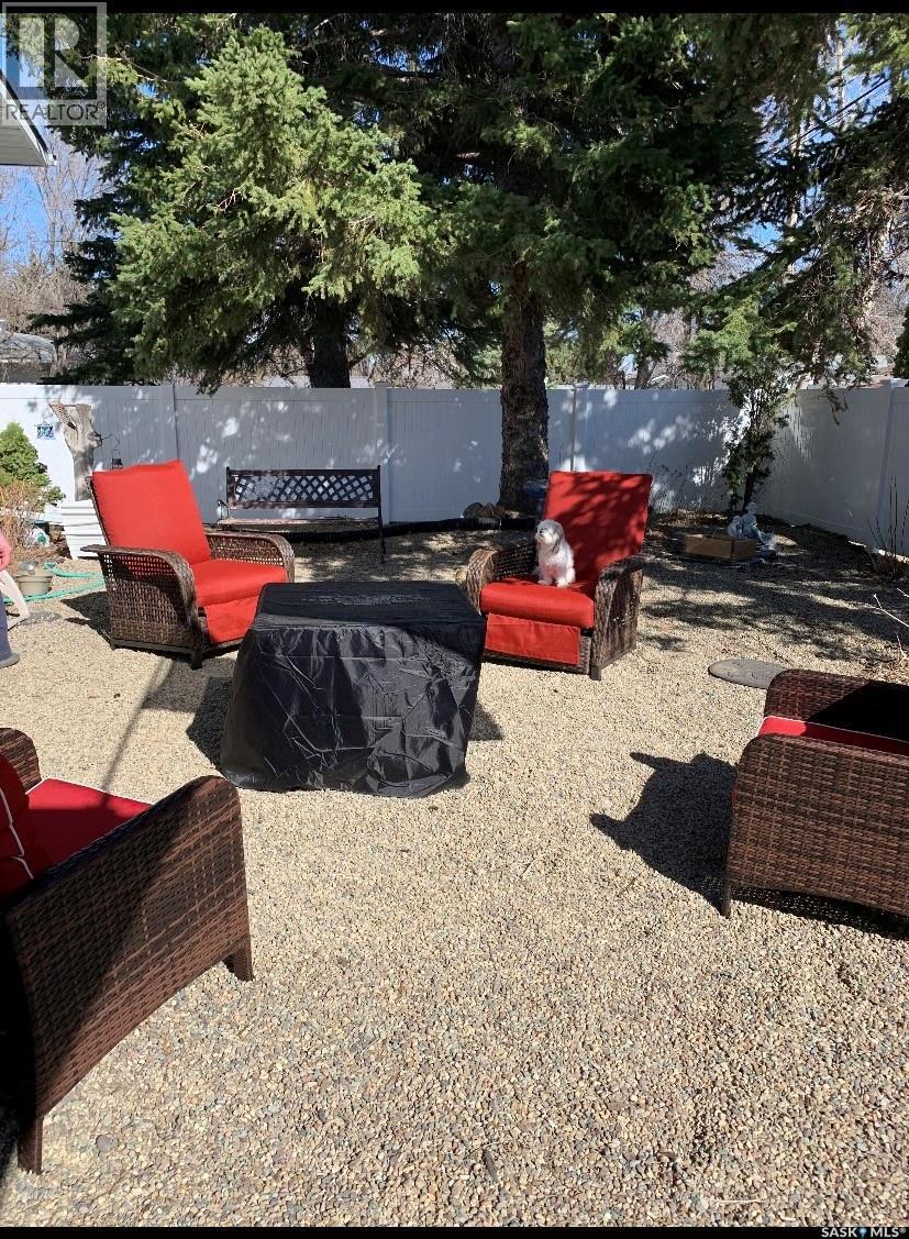 1102 Golden Place, Swift Current, SK - Outdoor
