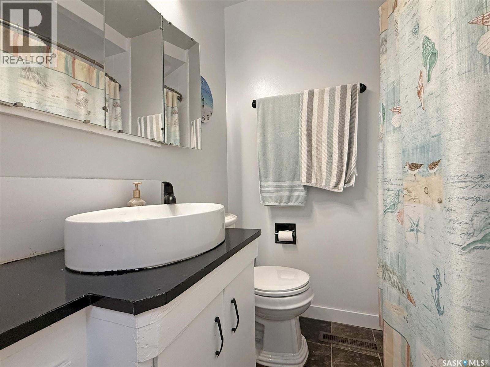 1102 Golden Place, Swift Current, SK - Indoor Photo Showing Bathroom