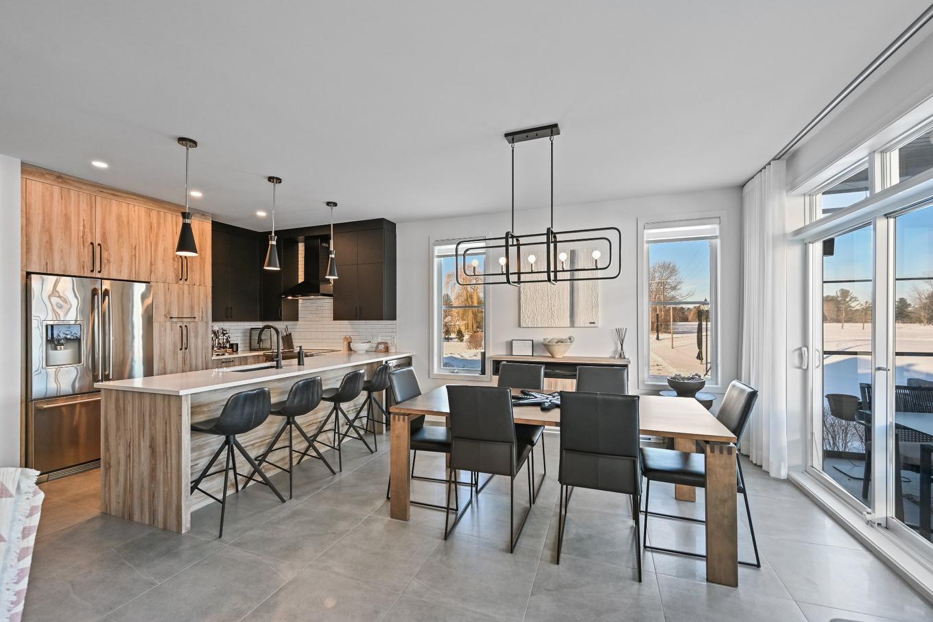 Salle à manger - 204-331 Av. De Venise O., Venise-En-Québec, QC - Indoor