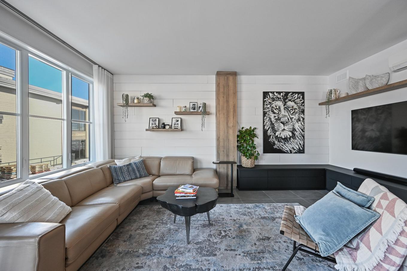 Salon - 204-331 Av. De Venise O., Venise-En-Québec, QC - Indoor Photo Showing Living Room
