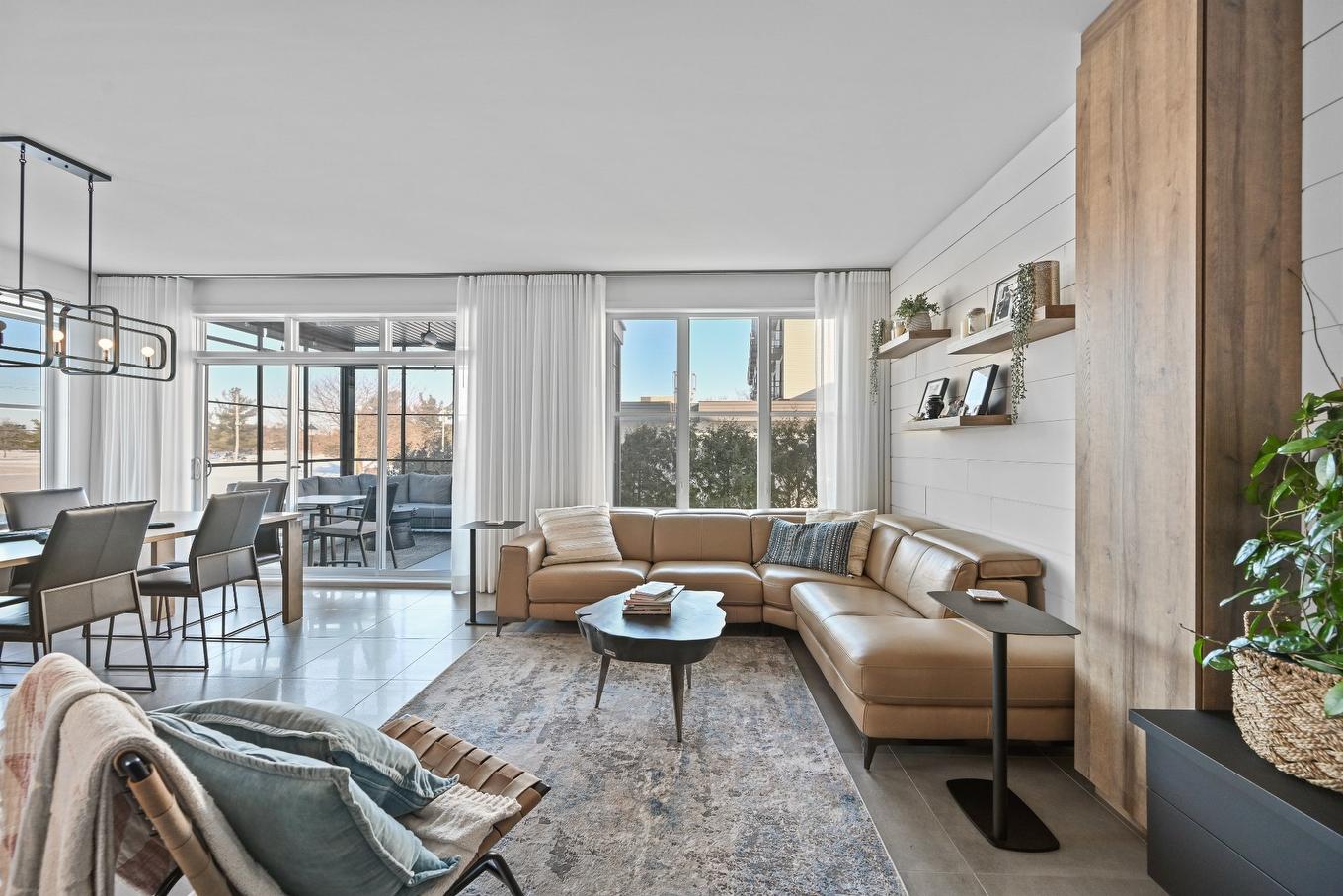 Salon - 204-331 Av. De Venise O., Venise-En-Québec, QC - Indoor Photo Showing Living Room