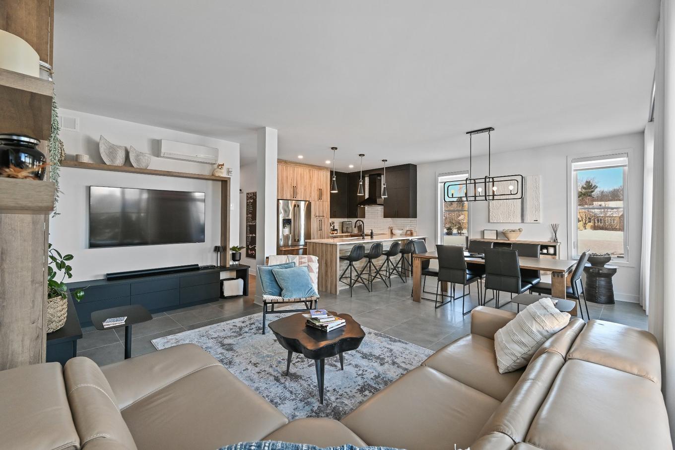 Salon - 204-331 Av. De Venise O., Venise-En-Québec, QC - Indoor Photo Showing Living Room