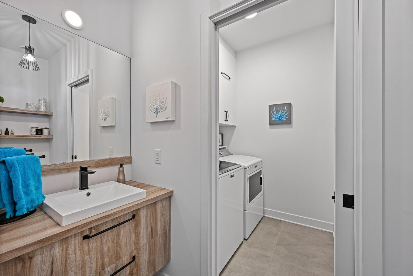 Salle d'eau - 204-331 Av. De Venise O., Venise-En-Québec, QC - Indoor Photo Showing Laundry Room