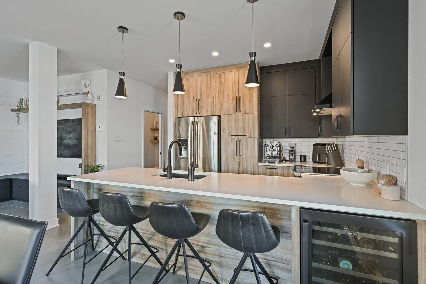 Cuisine - 204-331 Av. De Venise O., Venise-En-Québec, QC - Indoor Photo Showing Kitchen With Upgraded Kitchen