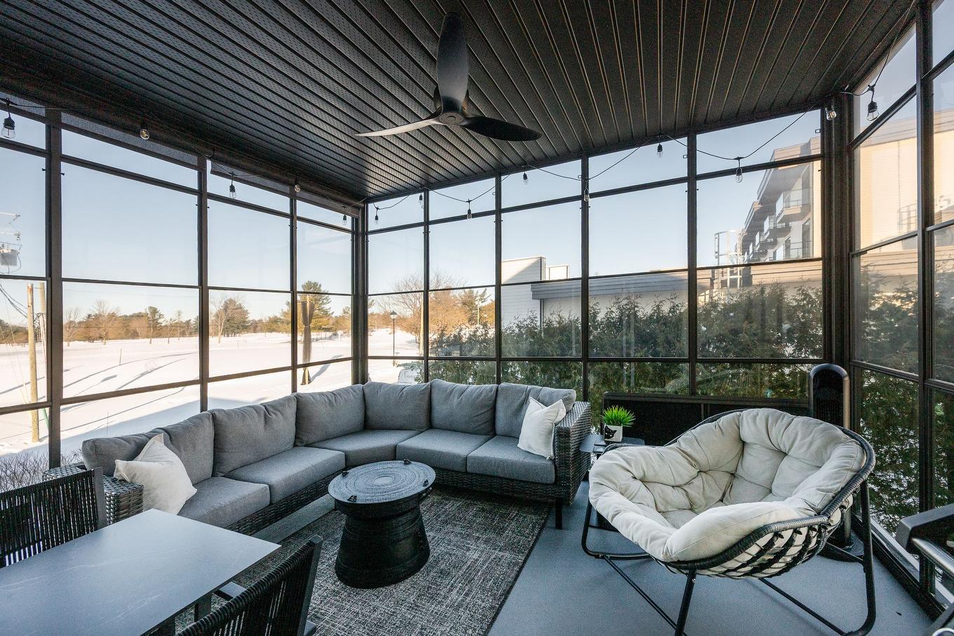 Balcon - 204-331 Av. De Venise O., Venise-En-Québec, QC - Indoor Photo Showing Living Room
