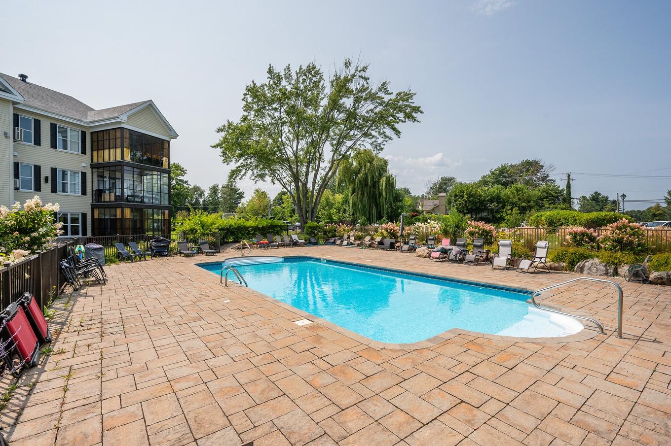 Piscine - 204-331 Av. De Venise O., Venise-En-Québec, QC - Outdoor With In Ground Pool