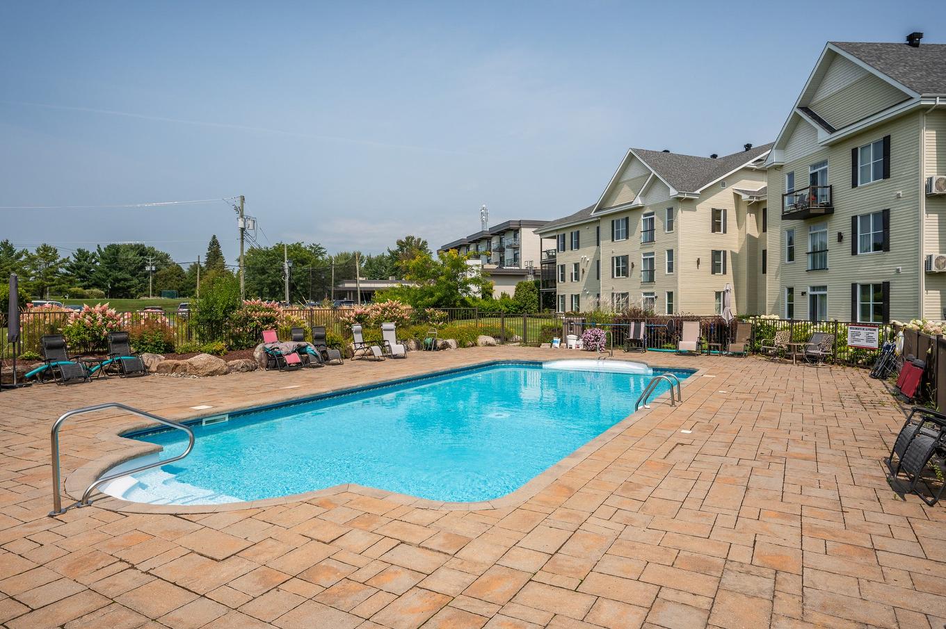 Piscine - 204-331 Av. De Venise O., Venise-En-Québec, QC - Outdoor With In Ground Pool