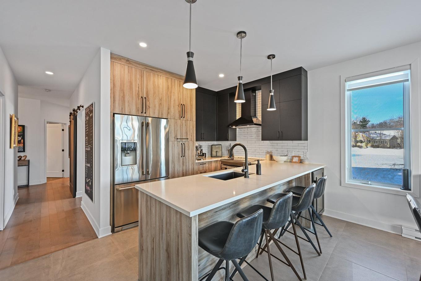 Cuisine - 204-331 Av. De Venise O., Venise-En-Québec, QC - Indoor Photo Showing Kitchen With Upgraded Kitchen